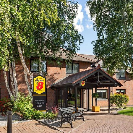 Super 8 By Wyndham Chester East Extérieur photo
