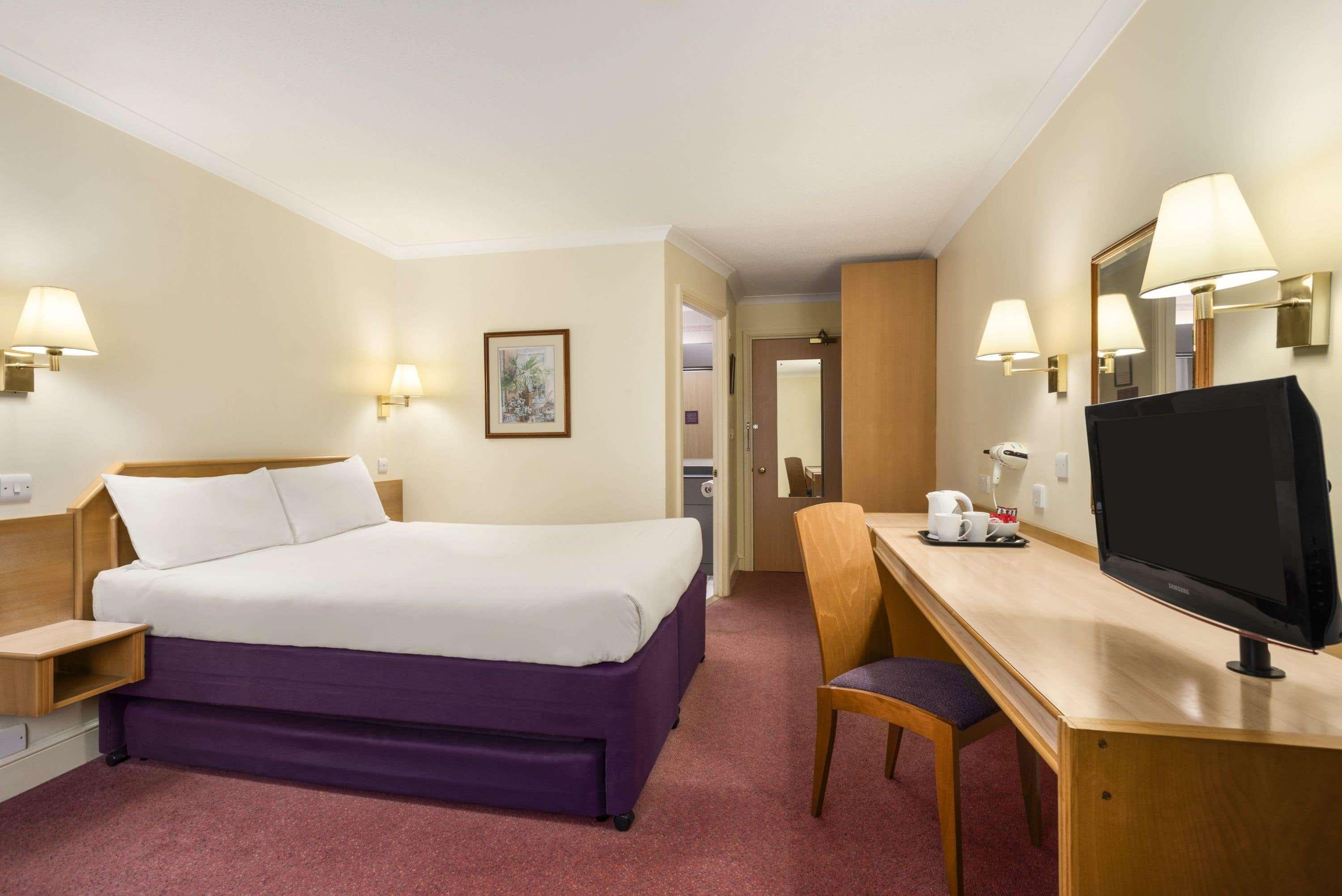 Super 8 By Wyndham Chester East Extérieur photo