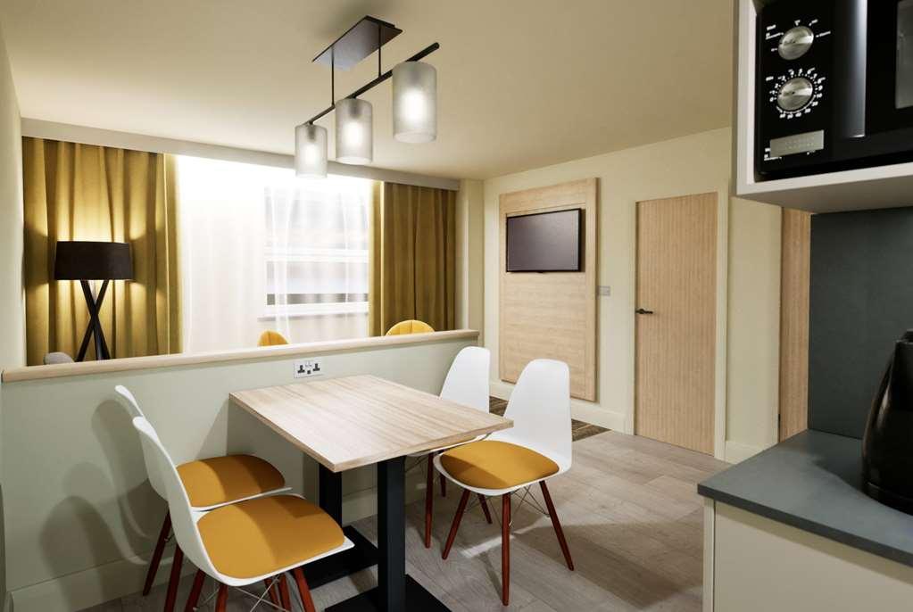 Super 8 By Wyndham Chester East Chambre photo