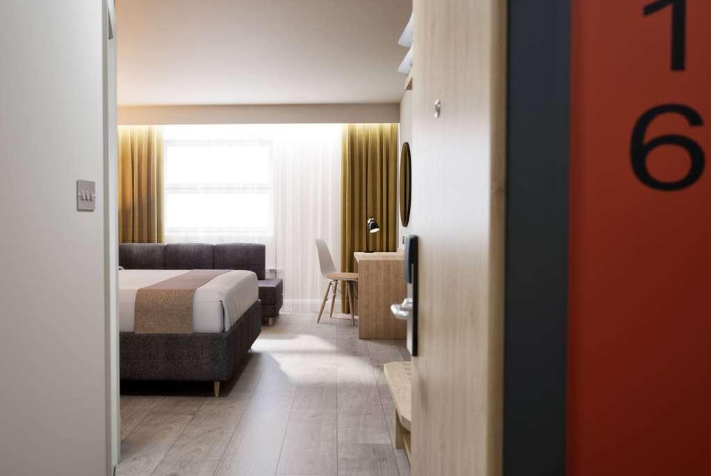 Super 8 By Wyndham Chester East Chambre photo