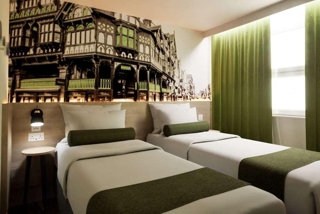 Super 8 By Wyndham Chester East Chambre photo