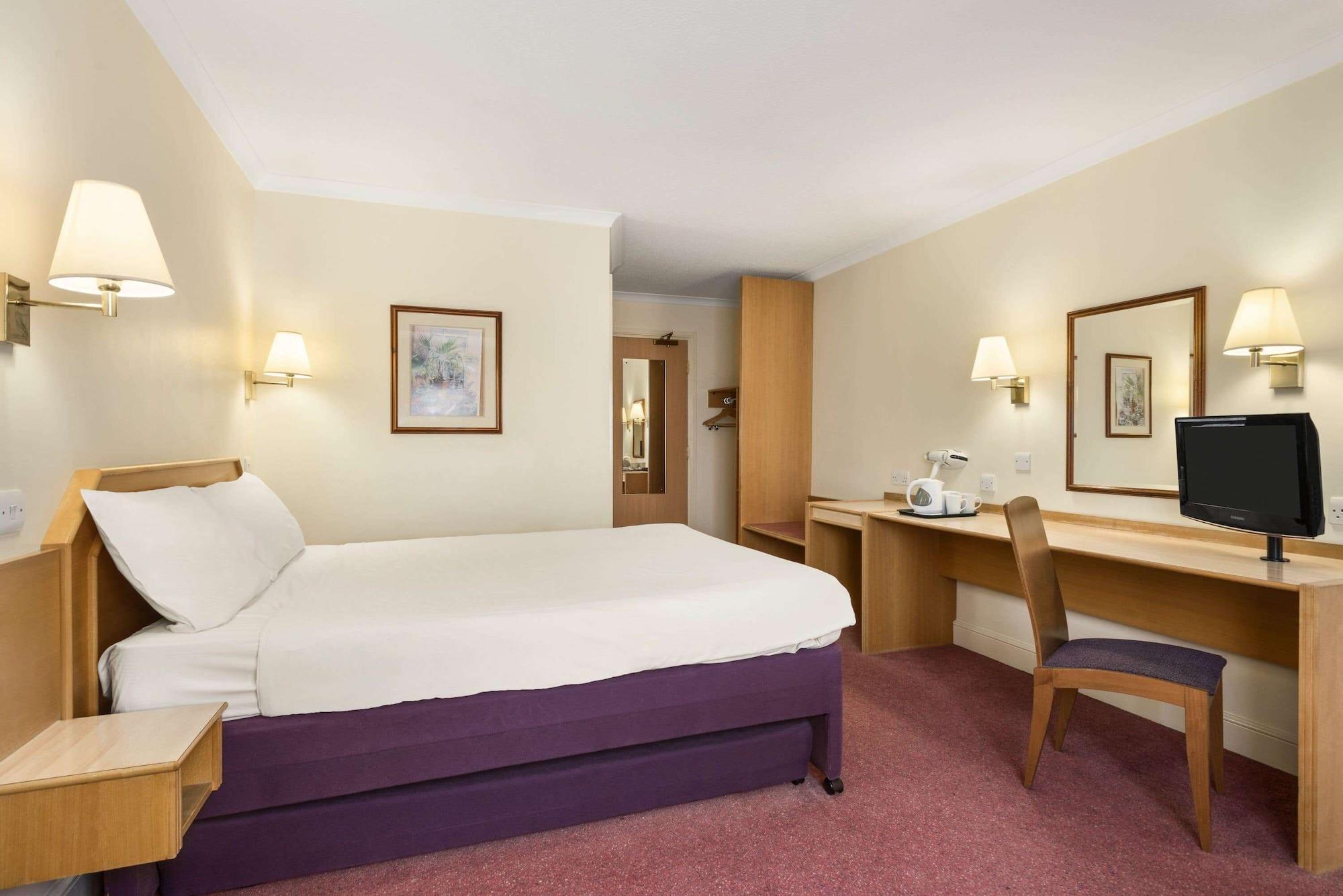 Super 8 By Wyndham Chester East Extérieur photo