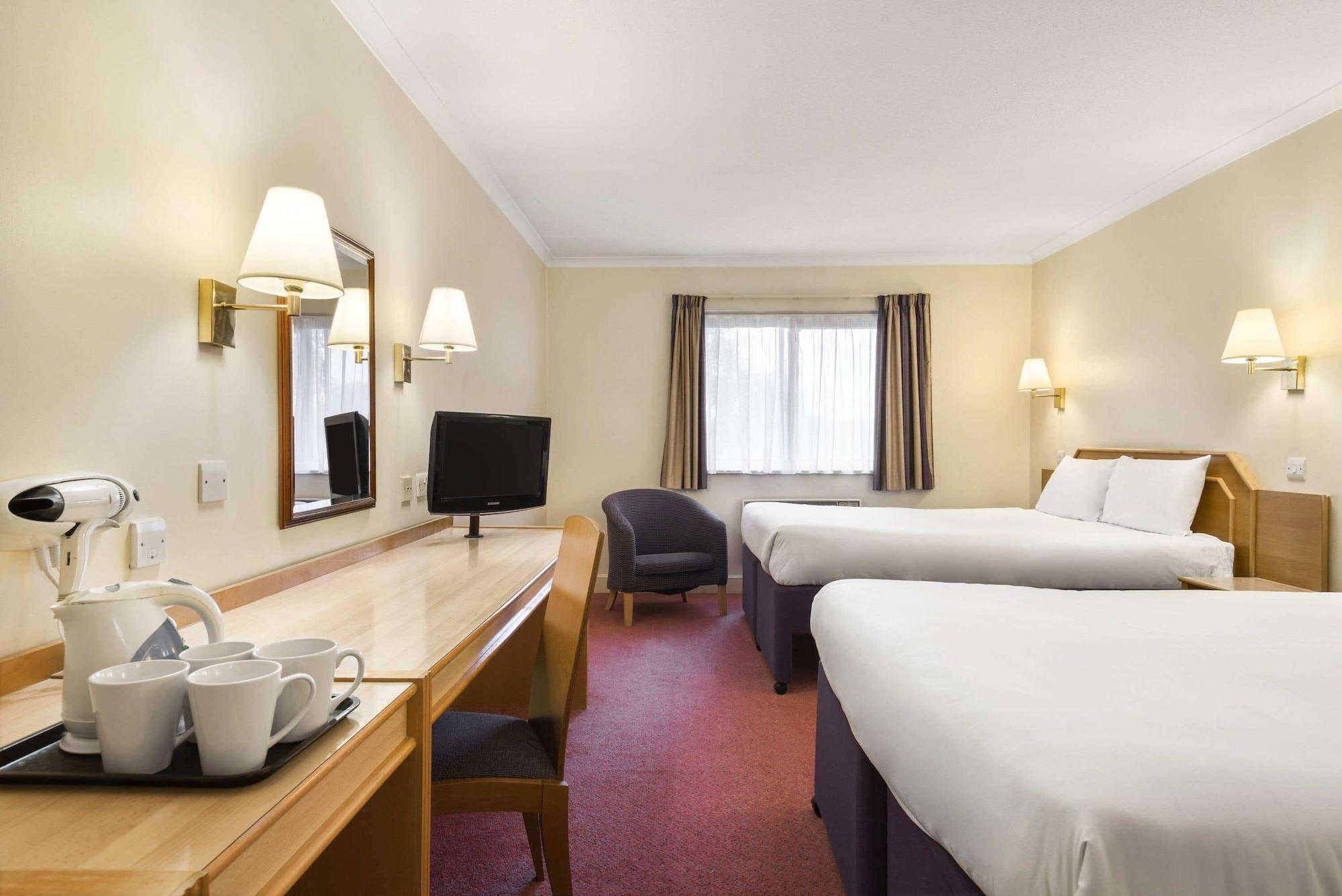 Super 8 By Wyndham Chester East Extérieur photo