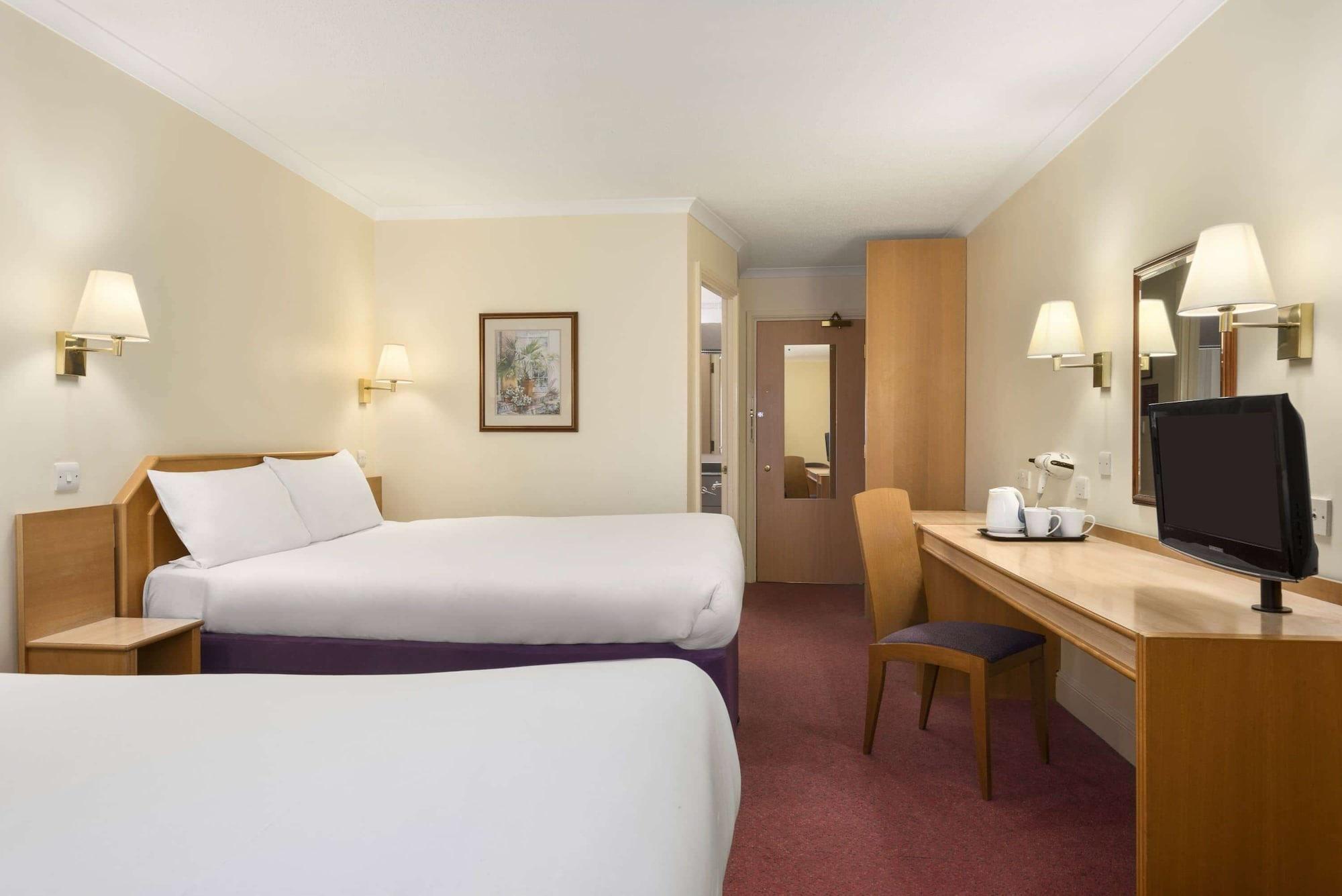 Super 8 By Wyndham Chester East Extérieur photo