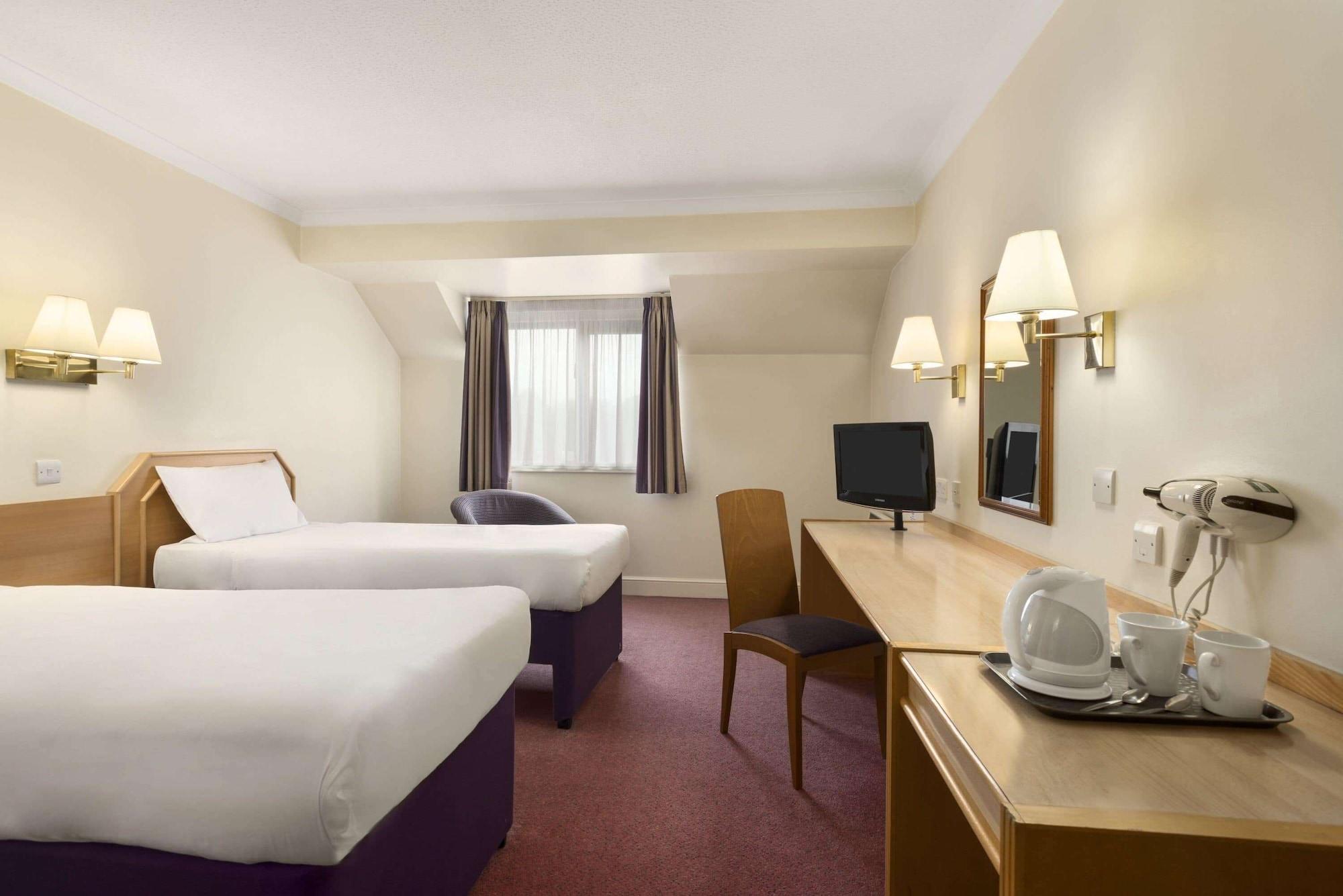 Super 8 By Wyndham Chester East Extérieur photo