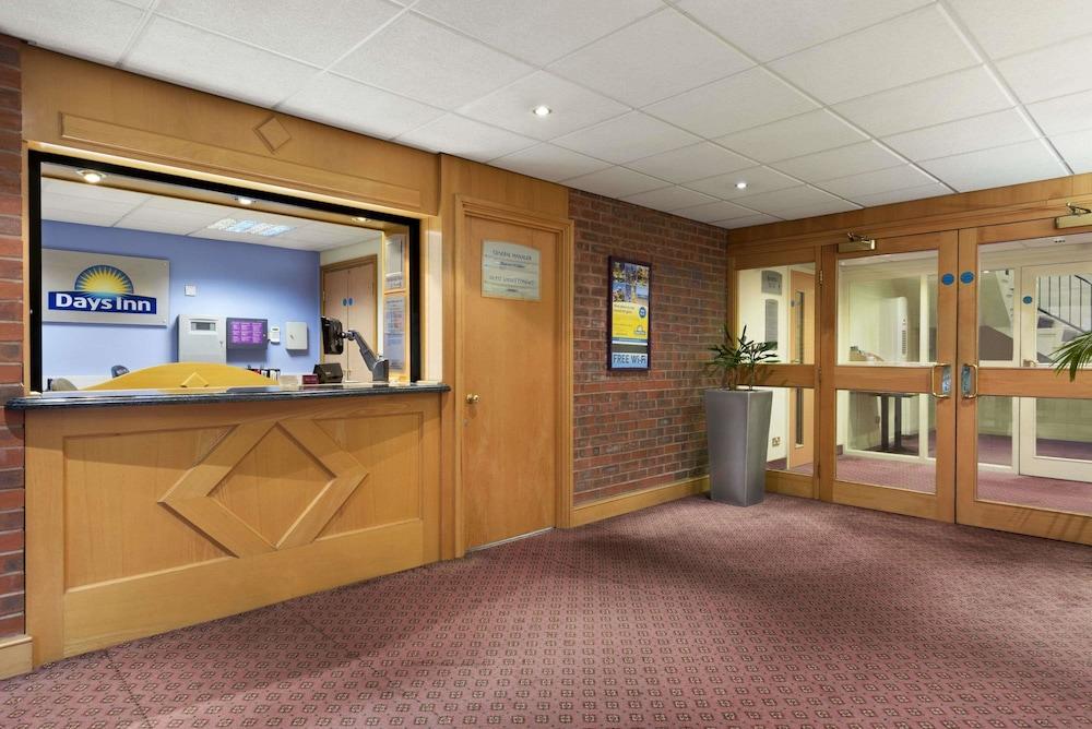 Super 8 By Wyndham Chester East Extérieur photo