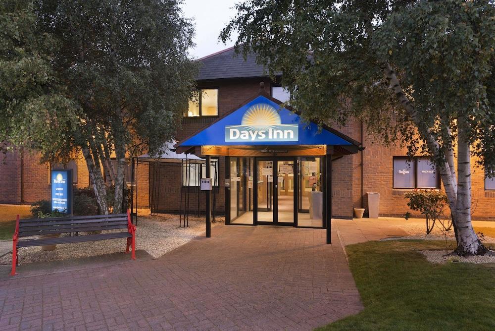 Super 8 By Wyndham Chester East Extérieur photo