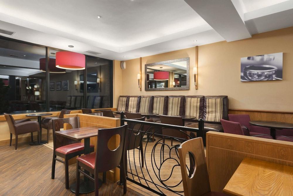 Super 8 By Wyndham Chester East Extérieur photo