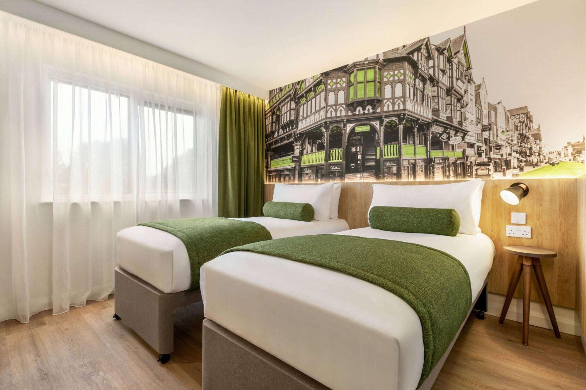 Super 8 By Wyndham Chester East Extérieur photo