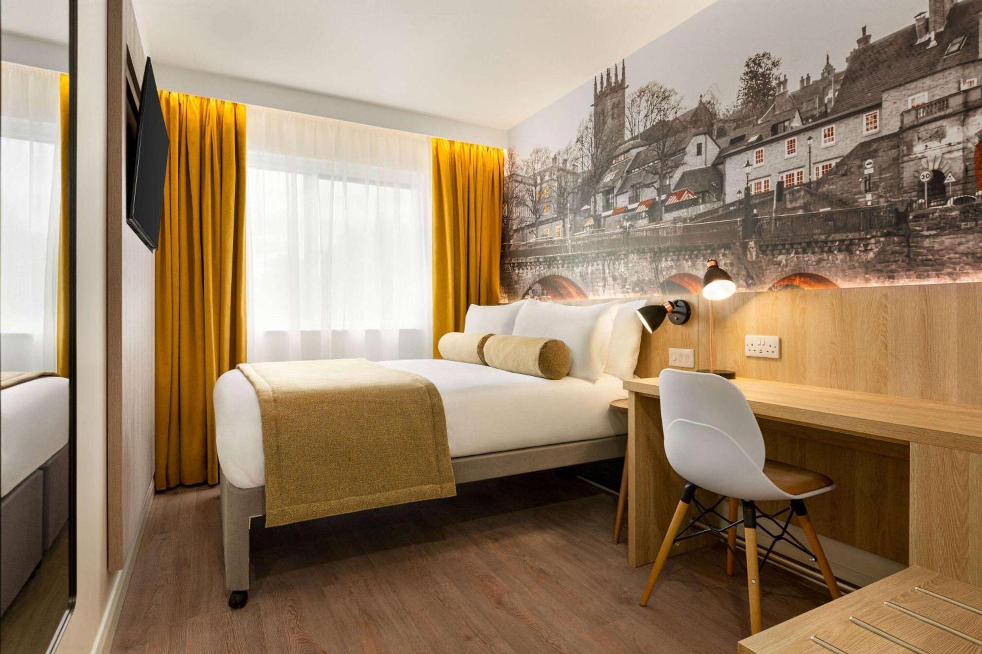 Super 8 By Wyndham Chester East Extérieur photo