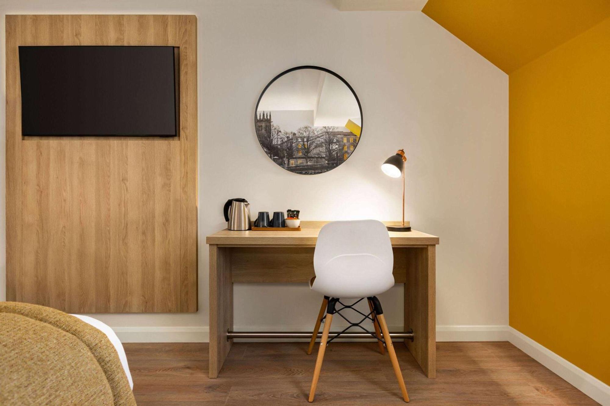 Super 8 By Wyndham Chester East Extérieur photo