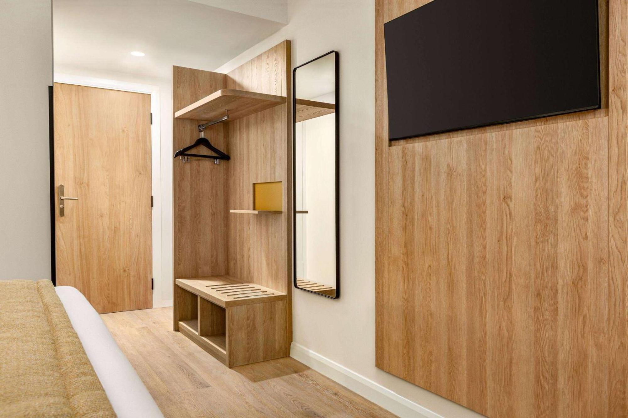 Super 8 By Wyndham Chester East Extérieur photo
