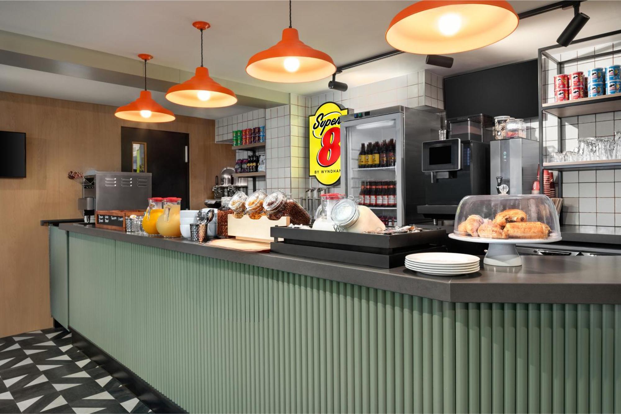 Super 8 By Wyndham Chester East Extérieur photo